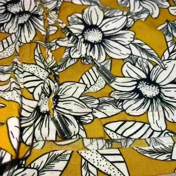 Floral Flowy Light Weight Short with Drawstring Detail - Picture 3 of 4